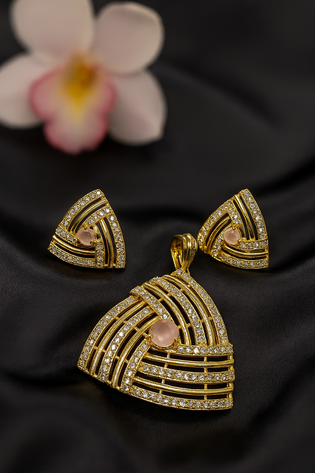 Trikon Pink Pendent Set