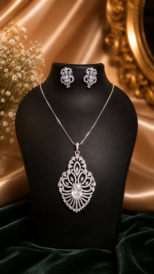 White Moon Muse Pendent Set